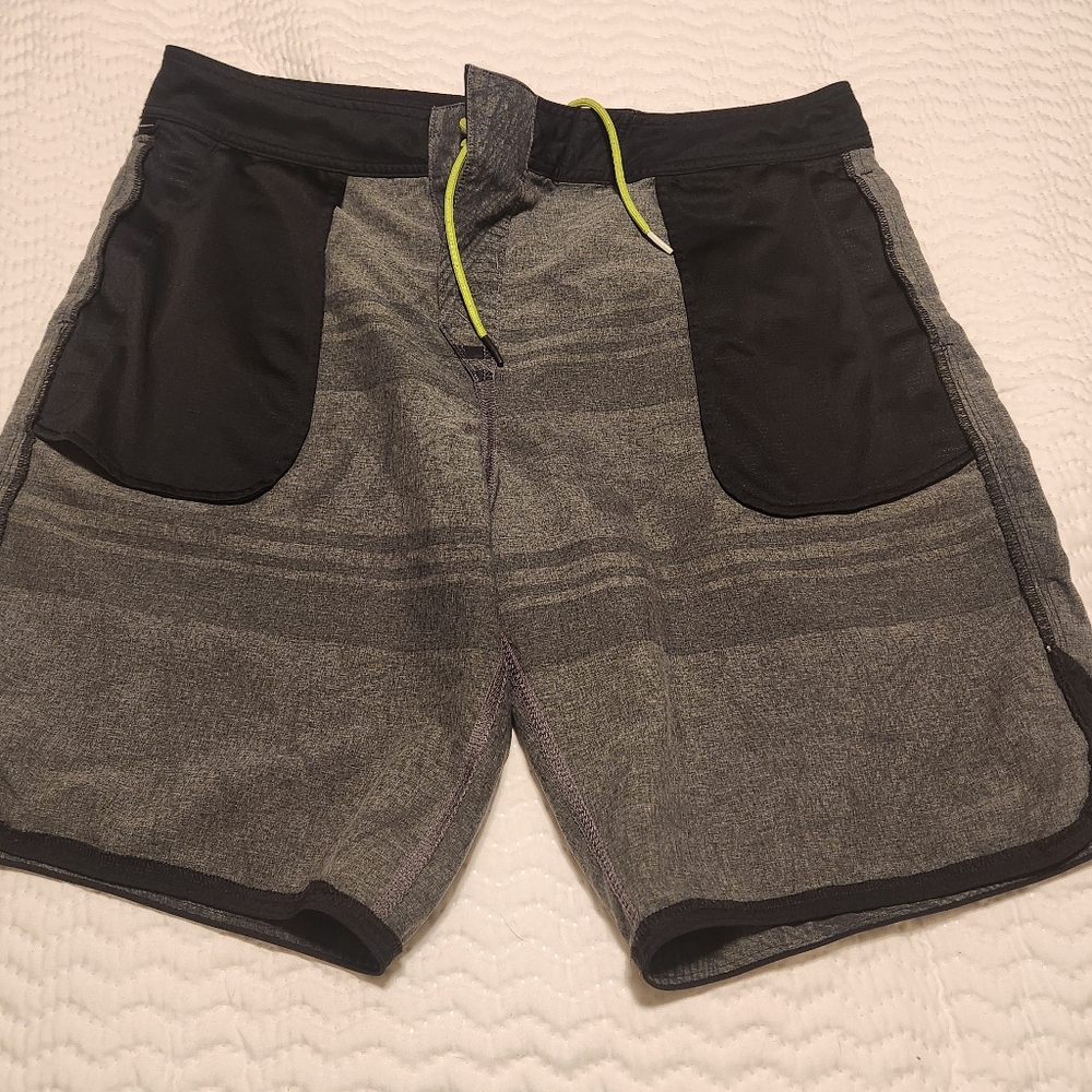 Oakley Black and Gray Board Shorts Size 36 - Picture 10 of 13